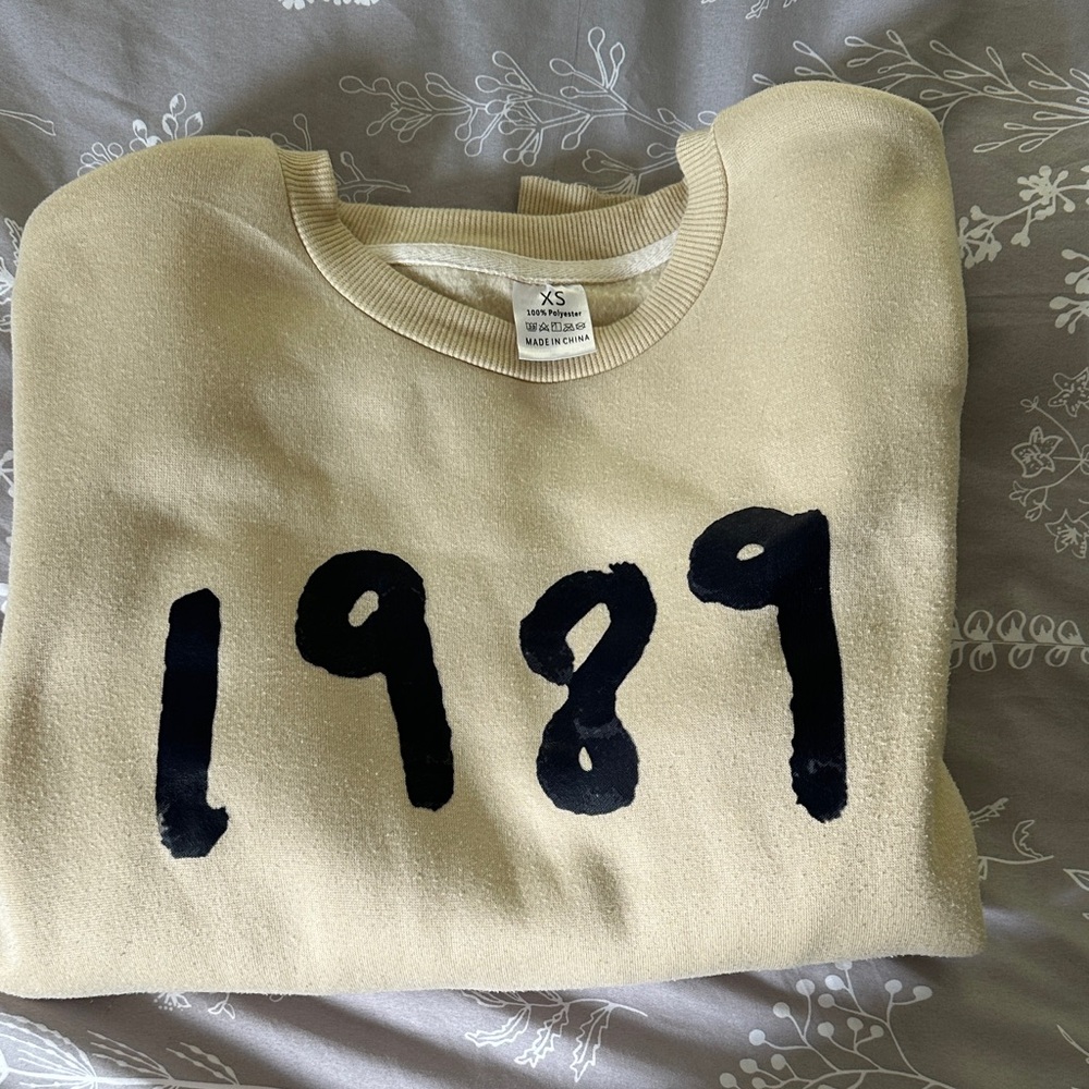 Beige Sweatshirt with 1989 Print